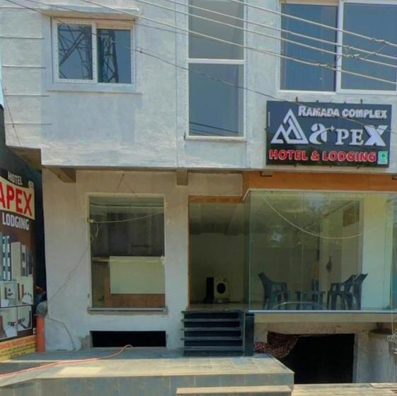 ホテル Apex, Akkalkot