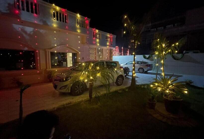 ホテル Budget Ac Family Rooms