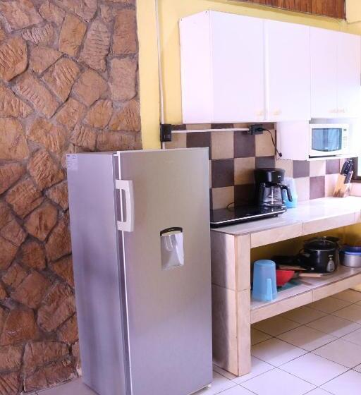 호텔 Coconut Beach House