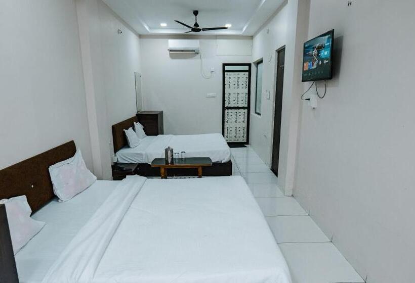 בית מלון כפרי Dev Ani Palace