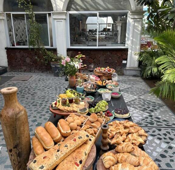 Отель Dyore House By Bharat Mahal Palace