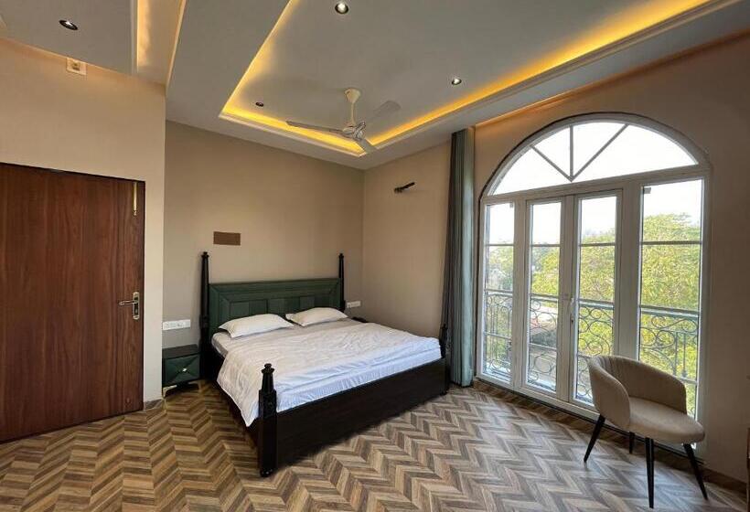 Hotel Hari Leela Fort View Palace