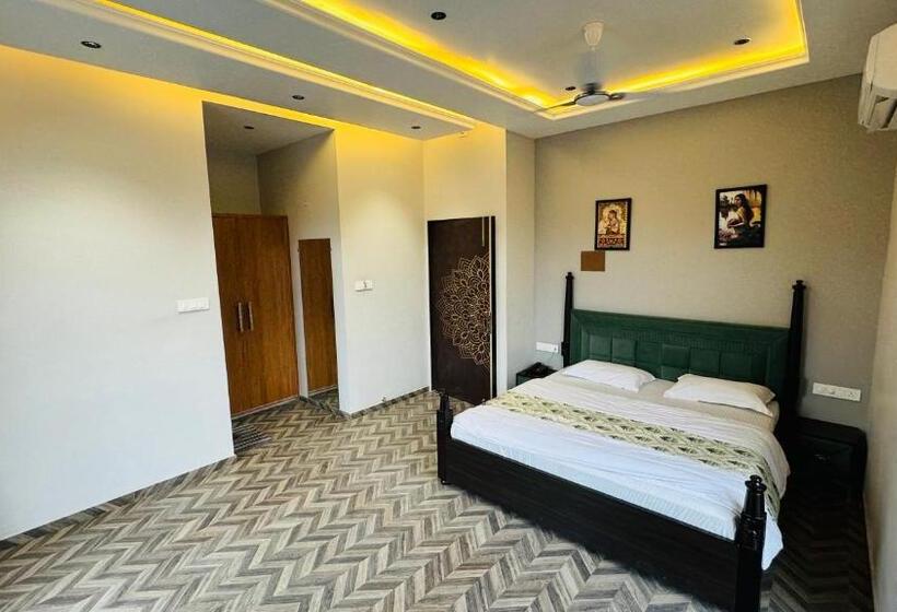 Hotel Hari Leela Fort View Palace