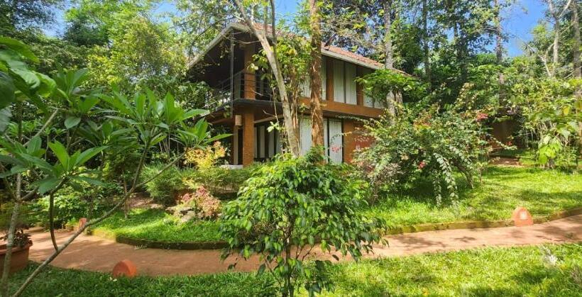호텔 Wayanad Kuruva Isles Jungle Resort