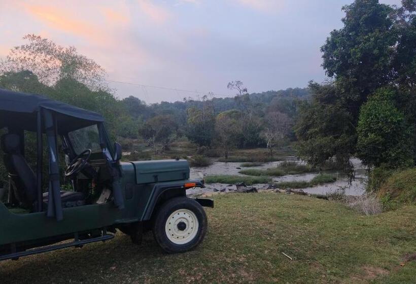 호텔 Wayanad Kuruva Isles Jungle Resort