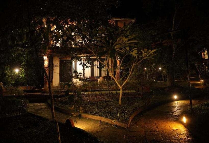 호텔 Wayanad Kuruva Isles Jungle Resort