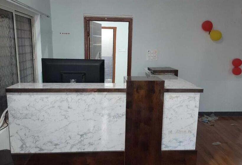 فندق Oyo Sg Trinetra Residency