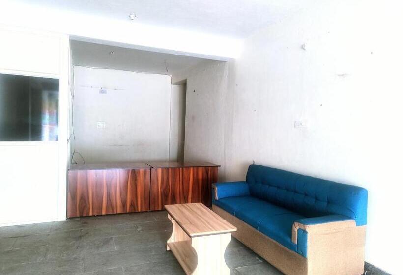 ホテル Oyo Silk City Palace