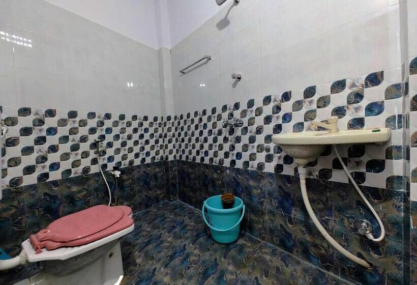 ホテル Oyo Silk City Palace