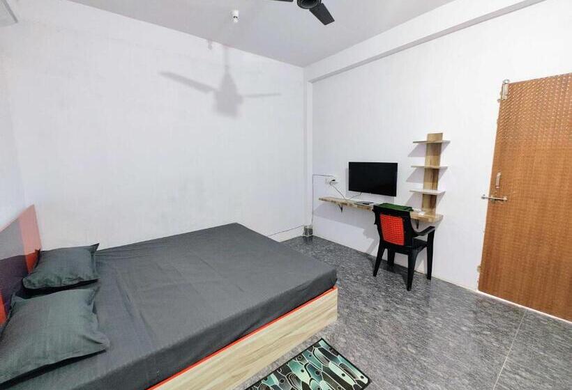 ホテル Oyo Silk City Palace