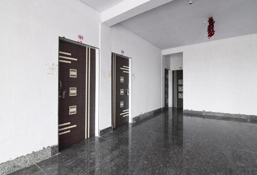 ホテル Oyo Silk City Palace