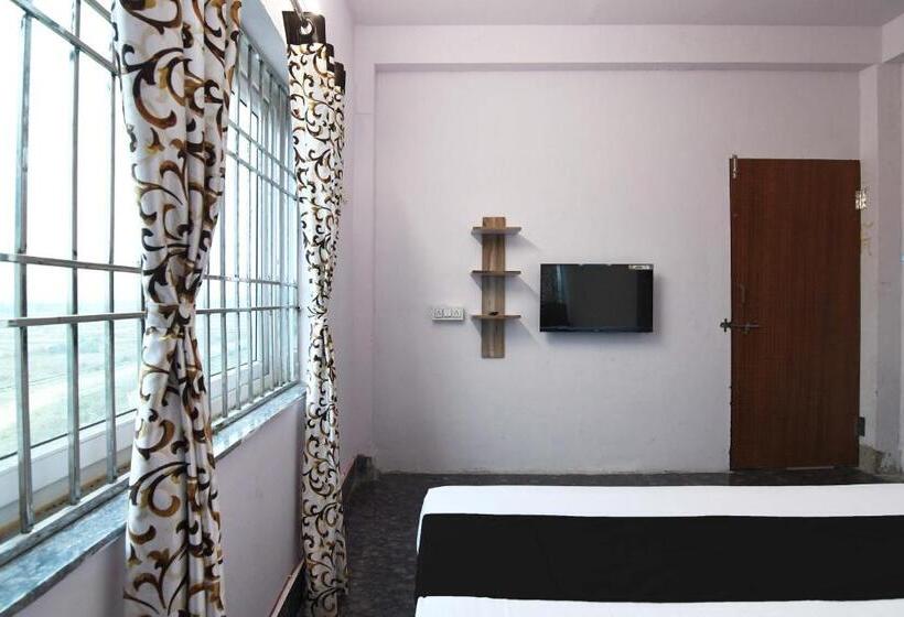 ホテル Oyo Silk City Palace