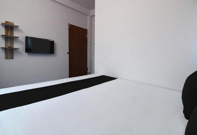 ホテル Oyo Silk City Palace