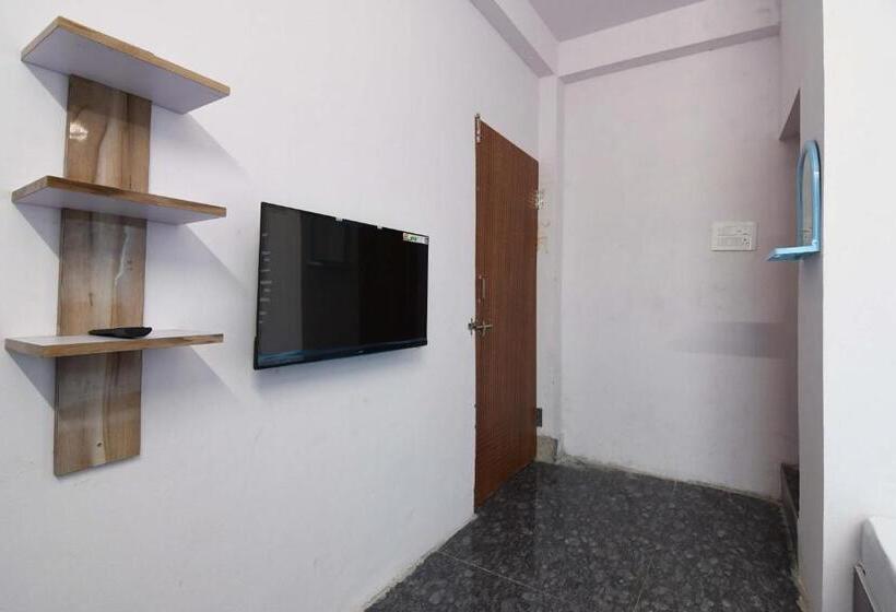 ホテル Oyo Silk City Palace