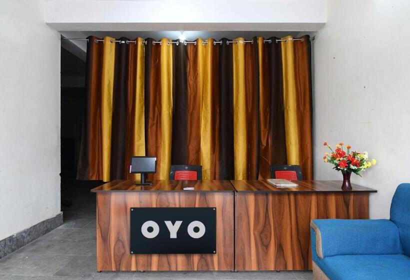 ホテル Oyo Silk City Palace