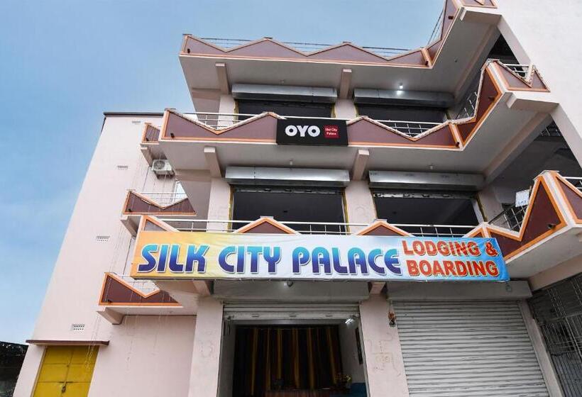 ホテル Oyo Silk City Palace
