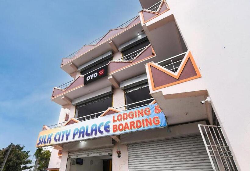 ホテル Oyo Silk City Palace