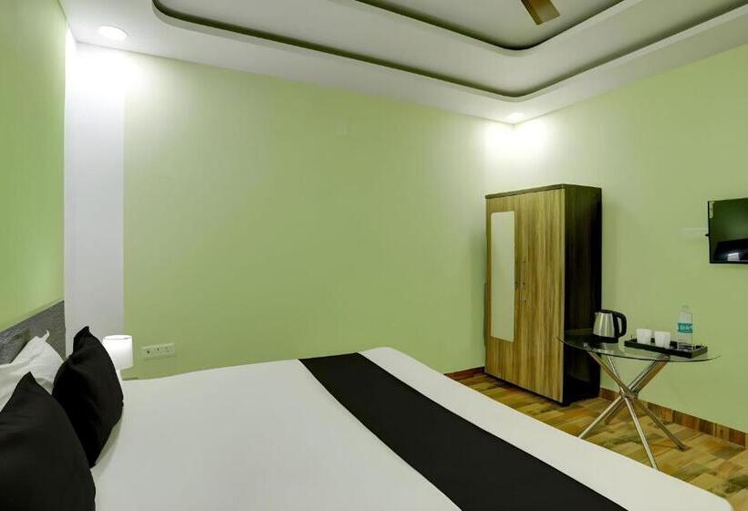 ホテル Raisi Residency