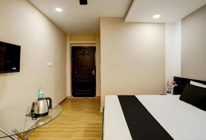 ホテル Raisi Residency