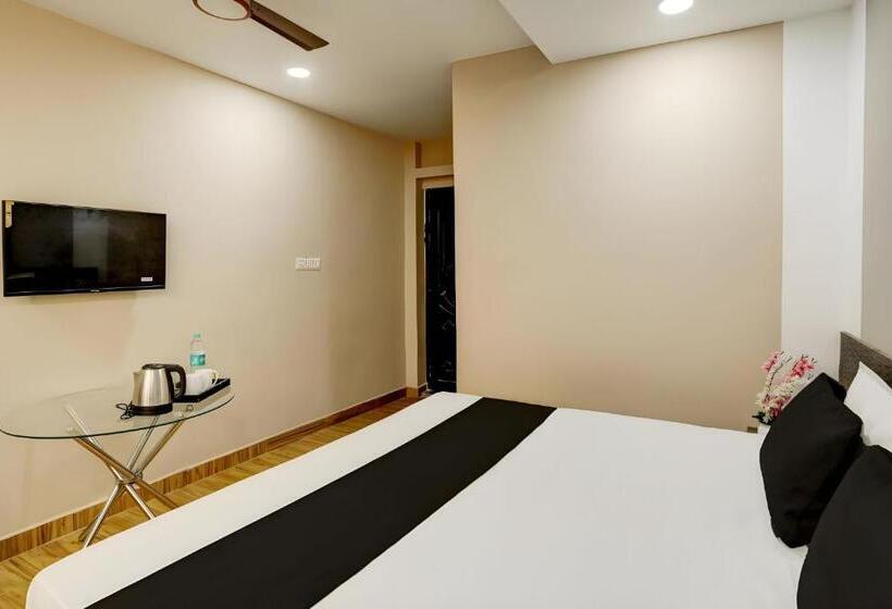 ホテル Raisi Residency