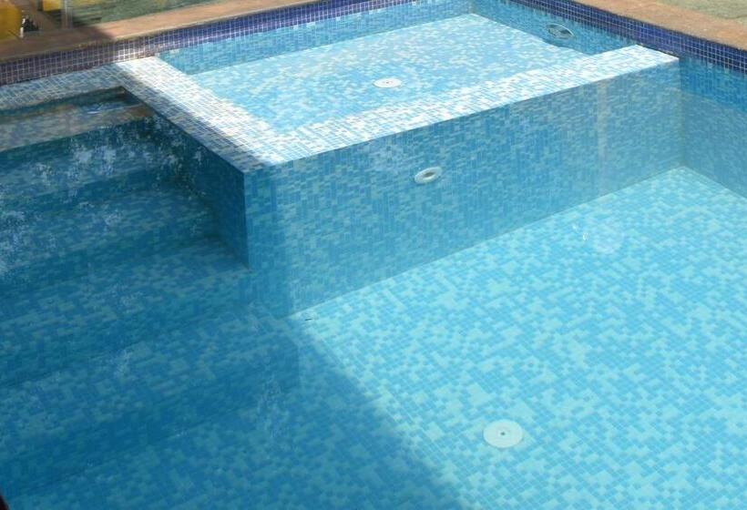 בית מלון כפרי Resort Cr Gaura Vaddo Goa