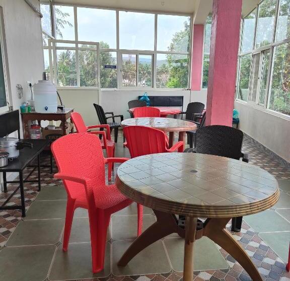 هتل Sahyadri Lodge And Restaurant