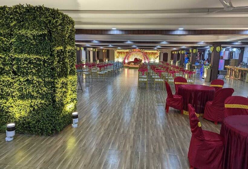 هتل Siliguri Club