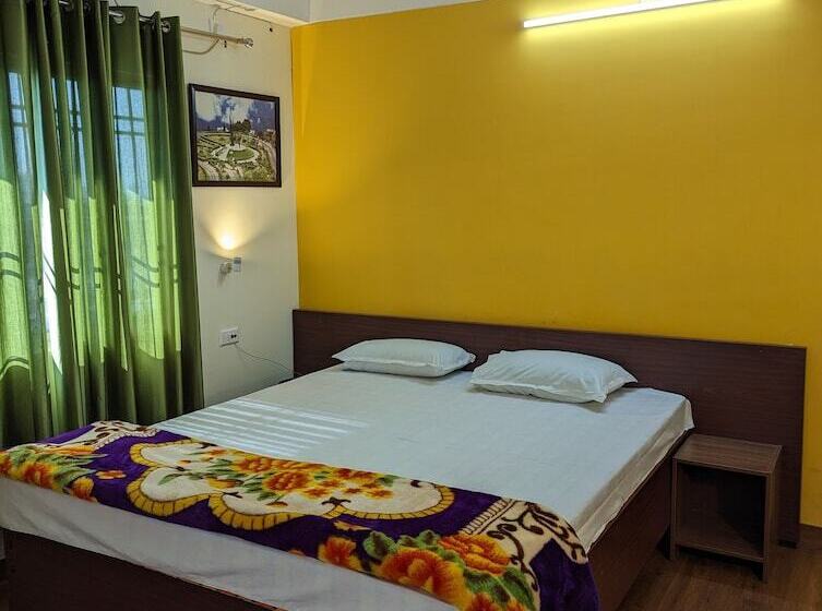 هتل Siliguri Club