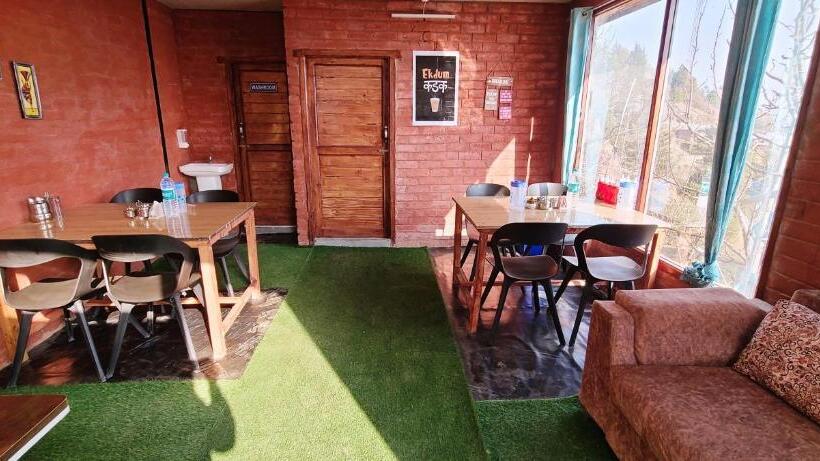 酒店 Snowind Cottages