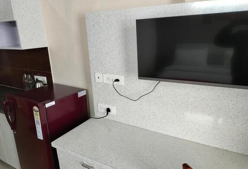 Отель Sun Studio & Suites