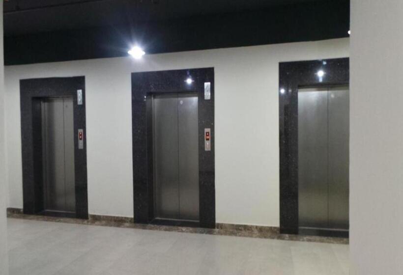 Отель Sun Studio & Suites