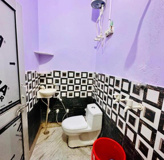 فندق Veeras & Restaurant