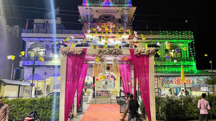 فندق Veeras & Restaurant