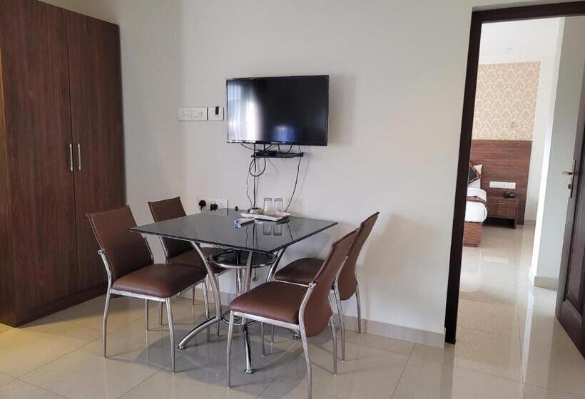 Le Malabar Hotel Near Kims Al Shifa Hospital