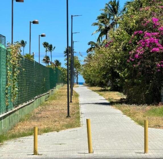 Makia Beach Experience D 211 Muro Alto