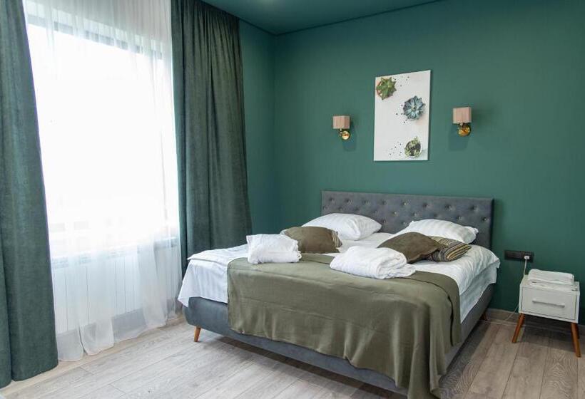 ペンション Aparan Guest House