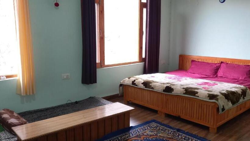 پانسیون Cozy Kona