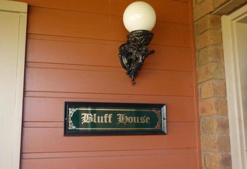 פנסיון Bluff House