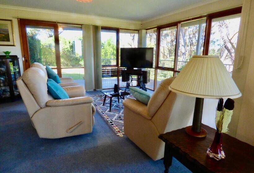 פנסיון Bluff House