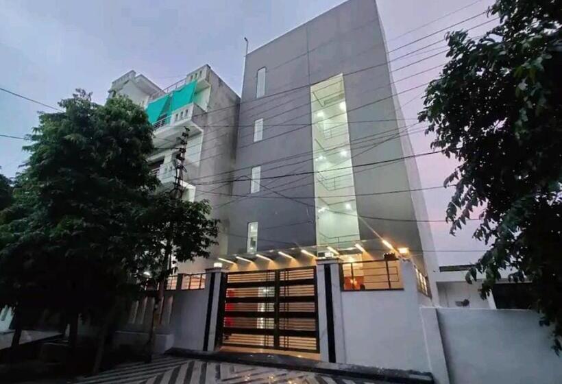 ペンション Boutique Hotel Blue Shine Noida