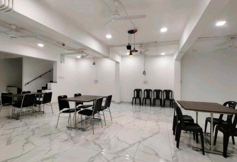 Пансион Boutique Hotel Vivaan Suites