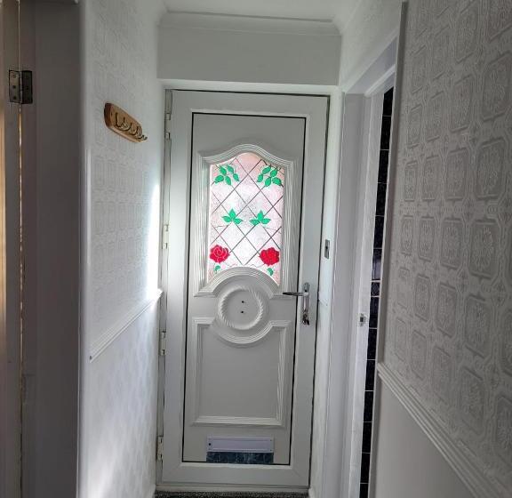 Пансион Calmhaven Apartment