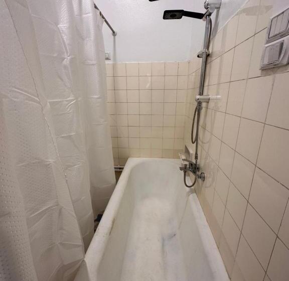 پانسیون Economy Room In Downtown