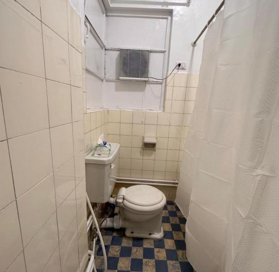 پانسیون Economy Room In Downtown