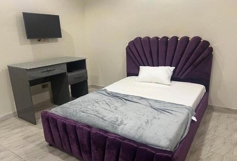 پانسیون Fowaalux