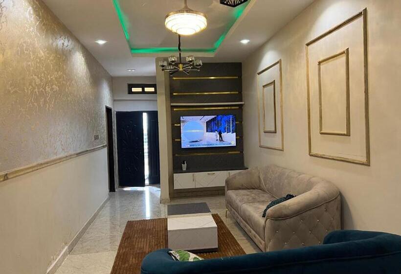 پانسیون Fowaalux