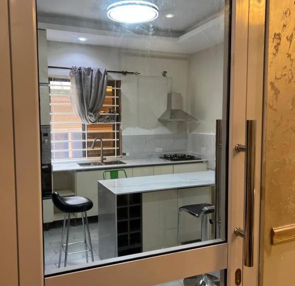 پانسیون Fowaalux