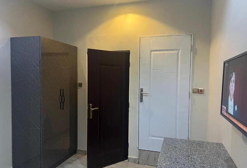 پانسیون Fowaalux