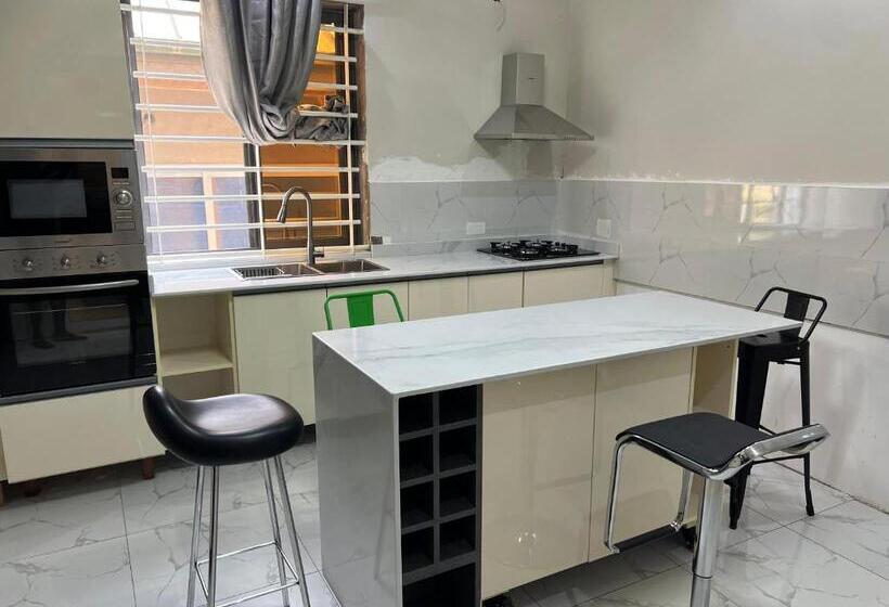 پانسیون Fowaalux