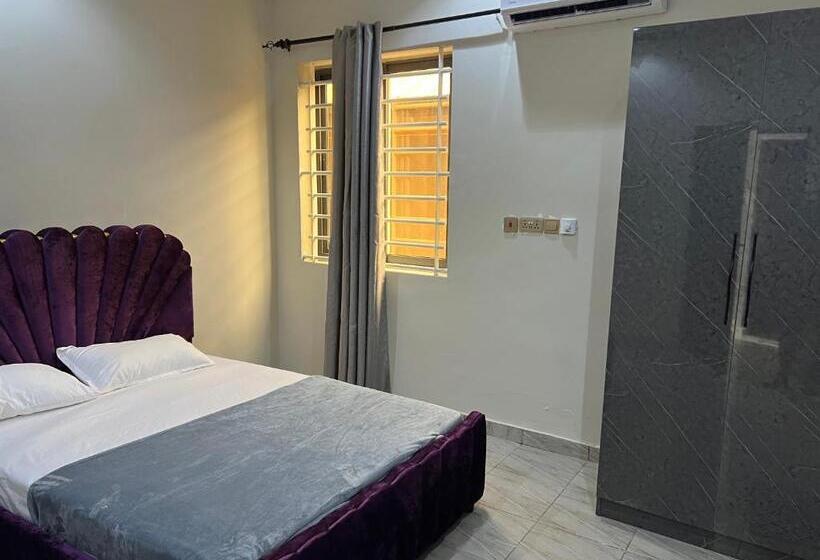 پانسیون Fowaalux